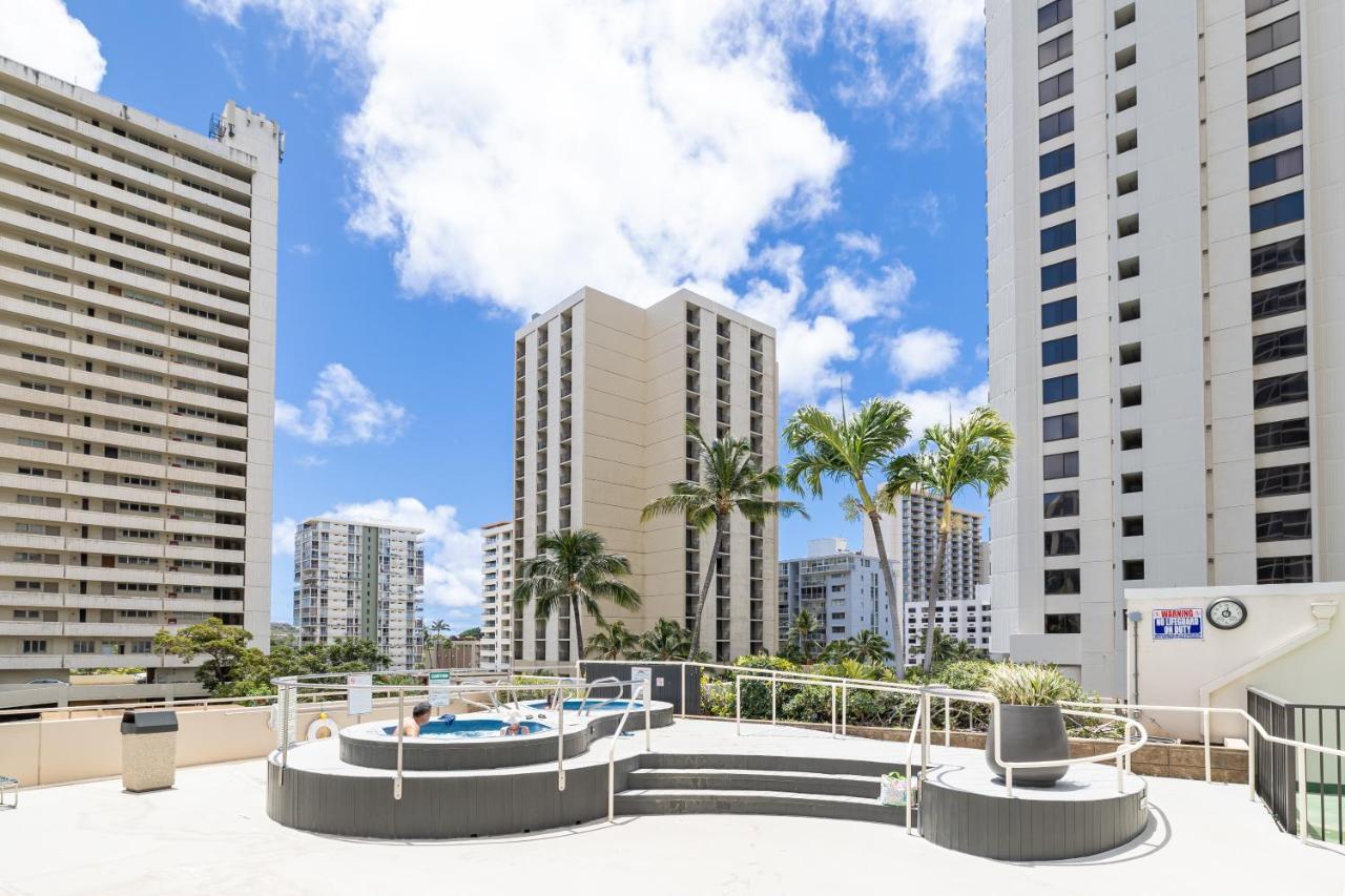 Remodeled 1Br Condo, Ocean Views With Free Parking! Honolulu Exterior photo