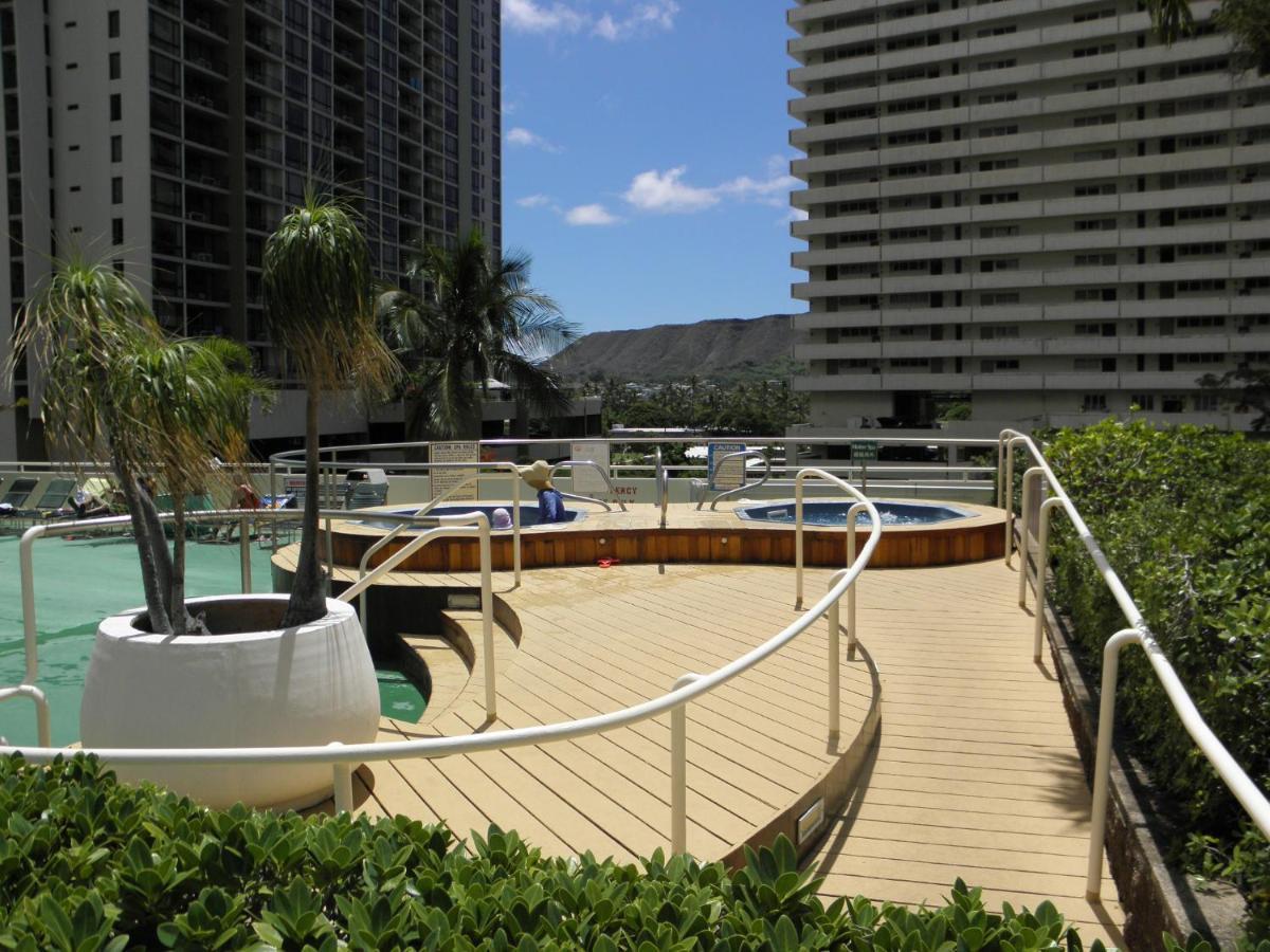 Remodeled 1Br Condo, Ocean Views With Free Parking! Honolulu Exterior photo